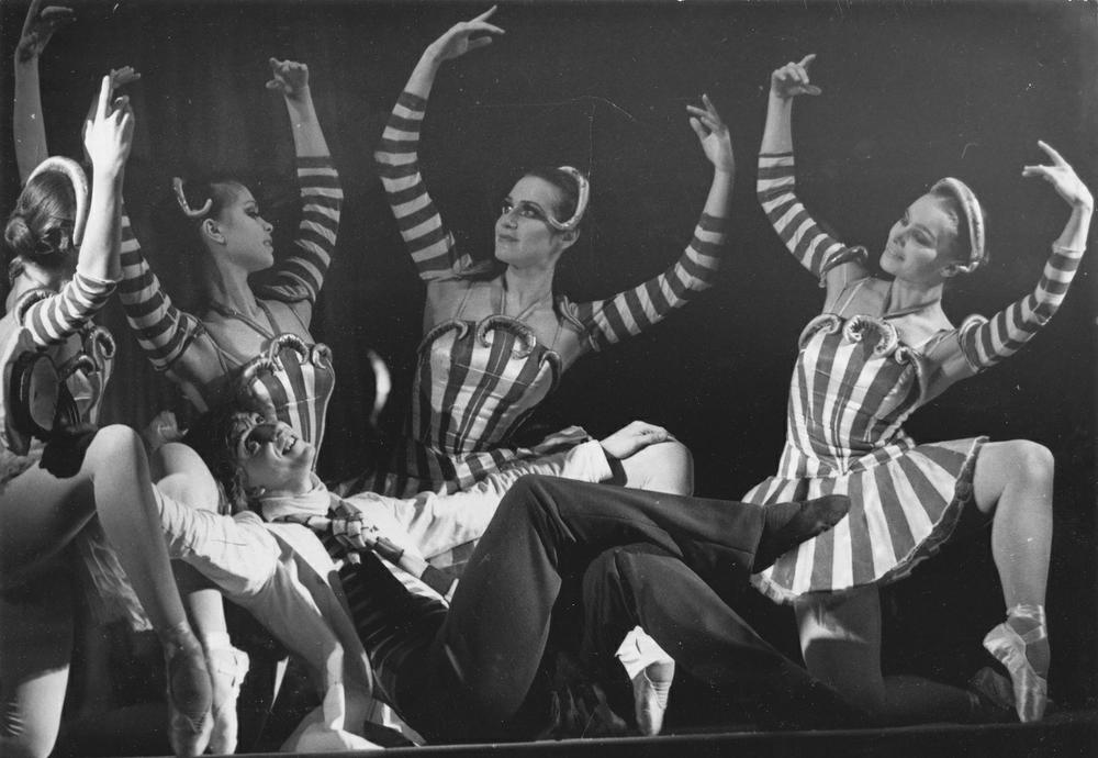 1986 год, сцена из балета Двенадцать стульев
