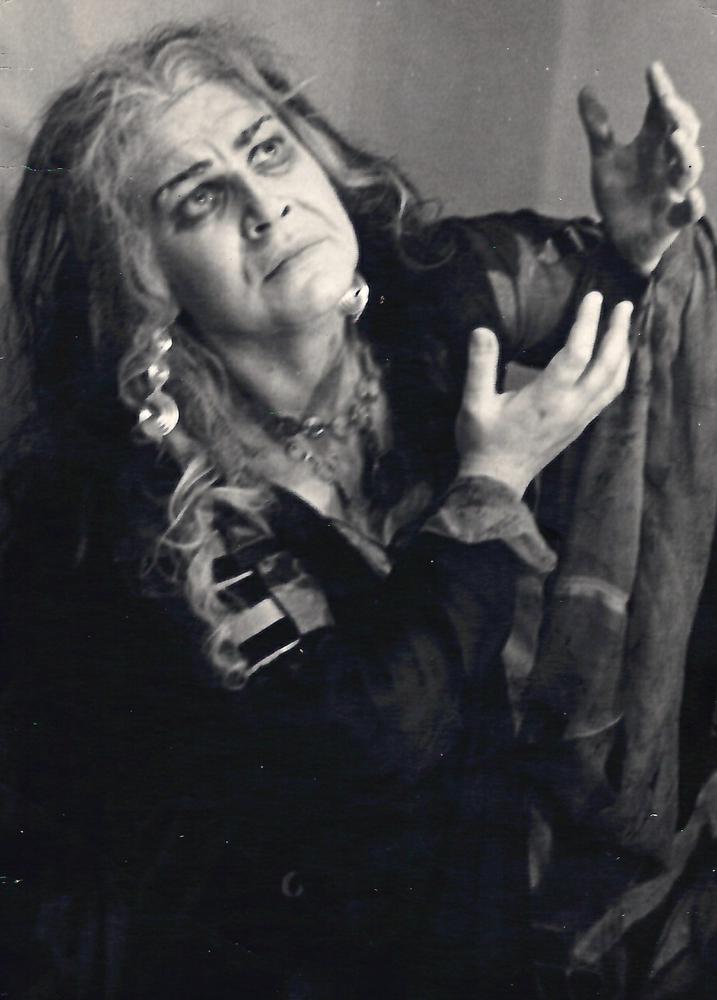 1963 год, заслуженная артистка РСФСР Клавдия Сидорова  - Азучена в опере Трубадур