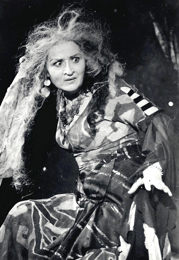 1963 год, заслуженная артистка РСФСР Нина Шайдарова - Азучена в опере Трубадур