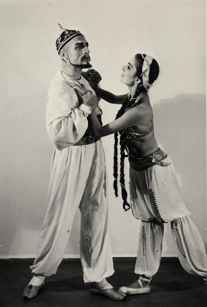 1956 год, народная артистка СССР Адырхаева Светлана - Зарема в балете Бахчисарайский фонтан