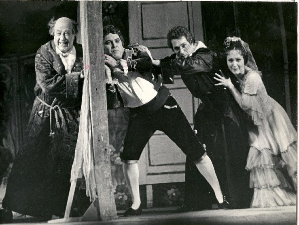 1981 год, сцена из оперы Севильский цирюльник