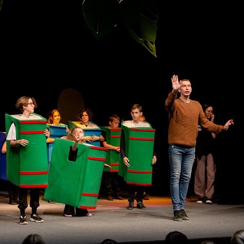 Воспитанники Детской школы вокального искусства приняли участие в репетициях  инклюзивного спектакля «Свет Рождества»