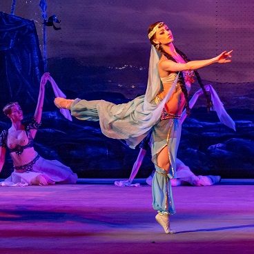 лауреат международного фестиваля-конкурса, солистка балета Алена Филатова