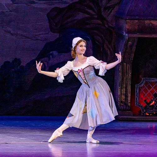 XVII Международный фестиваль балета "В честь Екатерины Максимовой". C. Прокофьев "Золушка". Фото Андрея Голубева