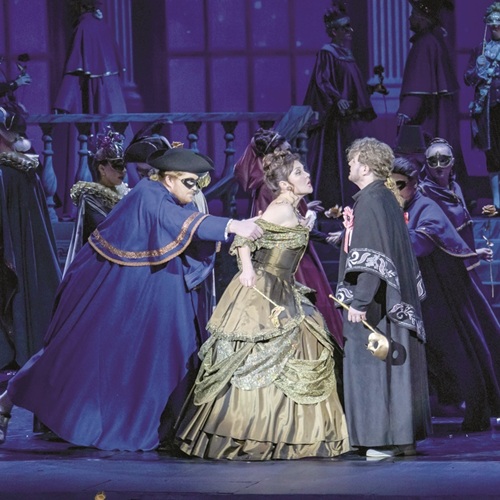 Любовь, мистика и неизбежный рок. Чем интересен «Бал-маскарад»?